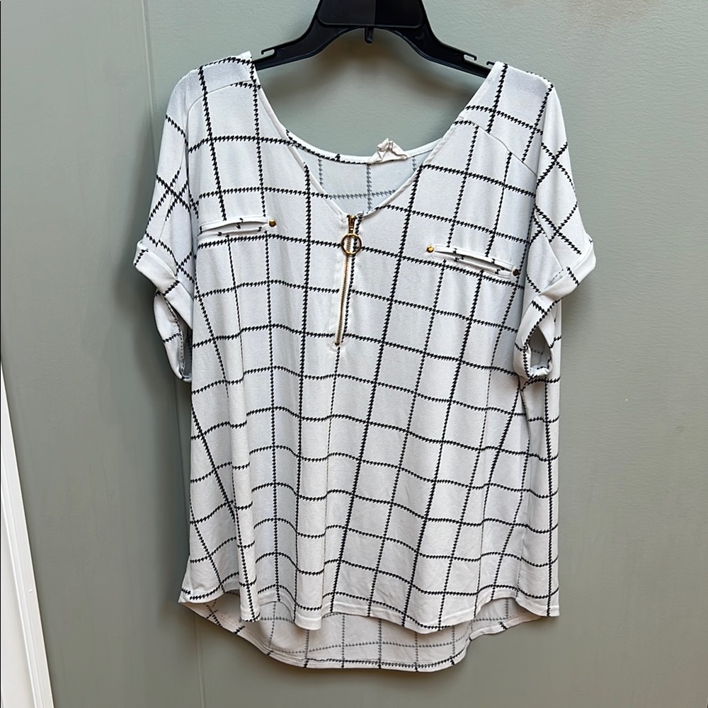White and Black Boxy Buttoned Blouse